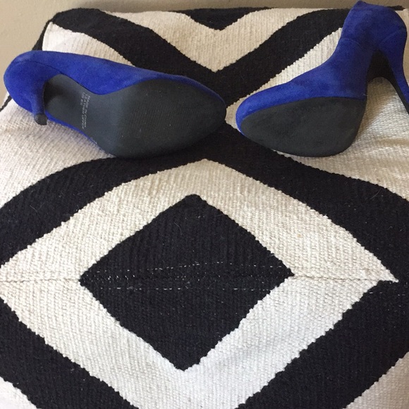 6.5 Blue Suede pumps 😍 - Picture 4 of 4
